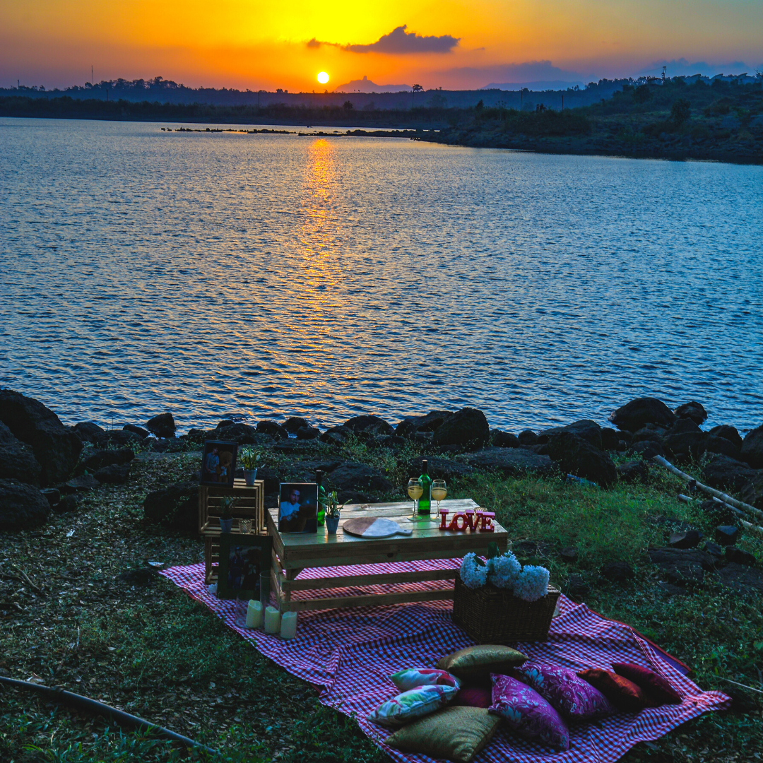 Picnic Date with Luxury Villa Stay